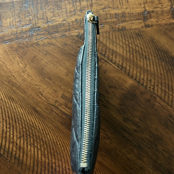 CHANEL Quilted Diamond cardholder zipped wallet. Gently used Navy Blue. - Picture 8 of 11